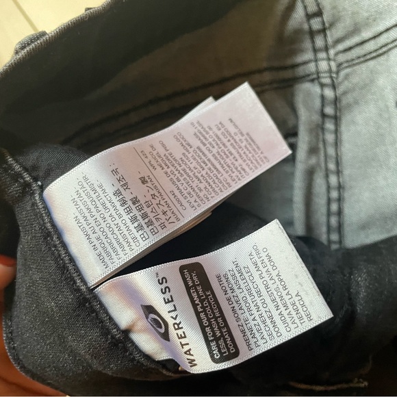 Levi's Women's 724 High Rise Straight Leg Jeans
- size 29 - Raw Hem - Picture 8 of 10